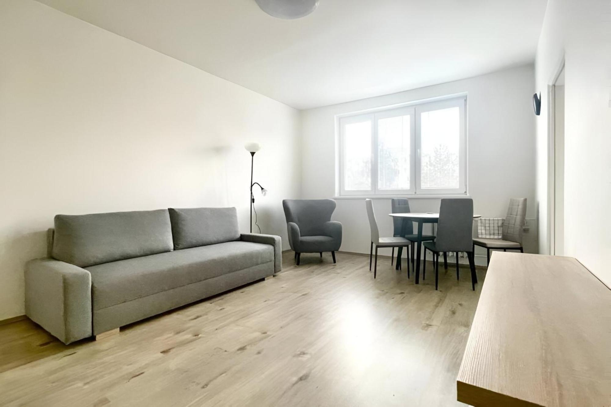 Big And Sunny Apartment With Great Acces To Center Bratislava Exterior foto