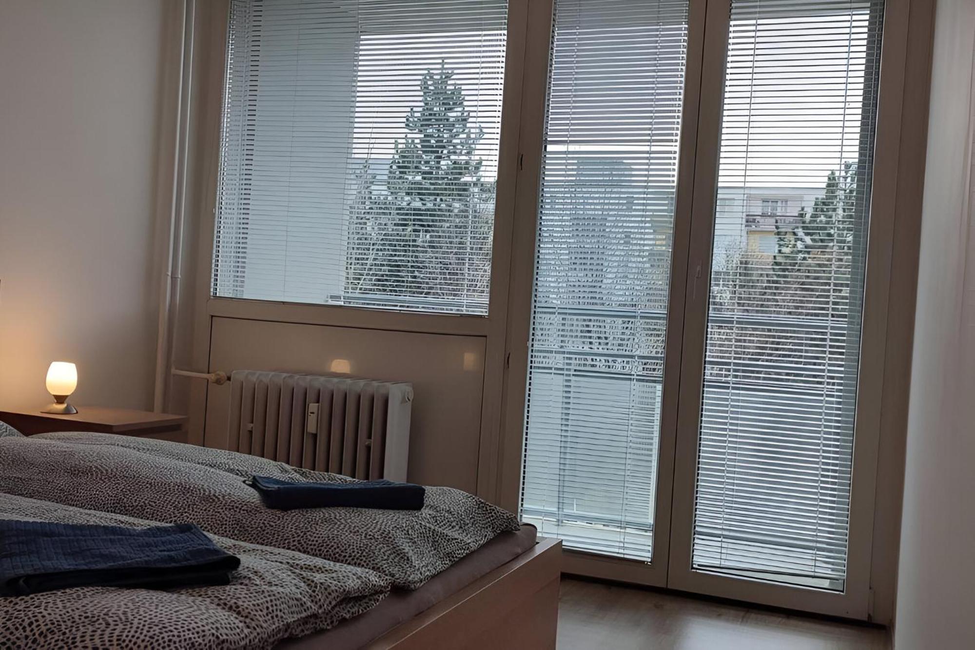Big And Sunny Apartment With Great Acces To Center Bratislava Exterior foto